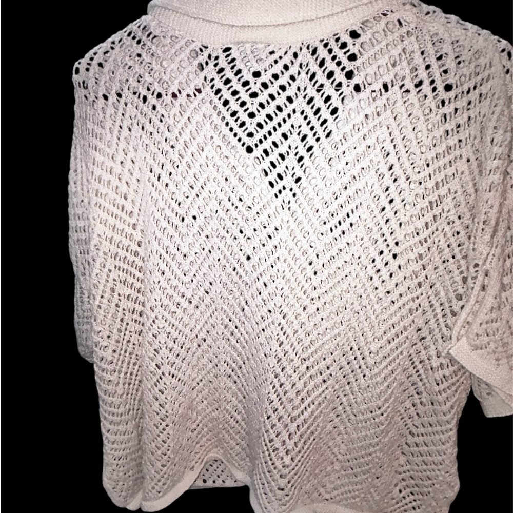 Cute woman’s crocheted top size large - Picture 2 of 2
